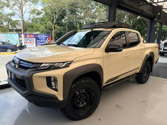 MITSUBISHI L200 TRITON 2.4 16V TURBO DIESEL SPORT SAVANA CD 4P 4X4 AUTOMÁTICO